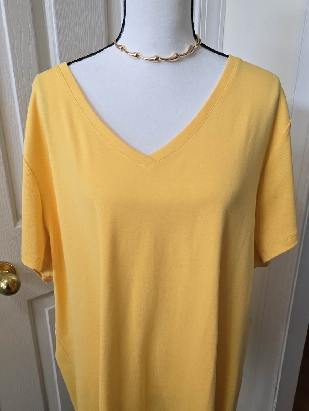 ST. JOHN'S BAY BRAND WOMEN'S PLUS SIZE SHORT SLEEVES DEEP YELLOW TEE SIZE 3X